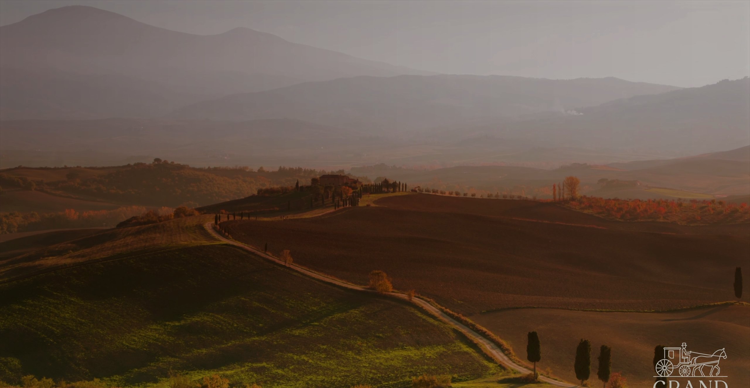 Tuscan hills at dawn &mdash; the best time to visit Italy