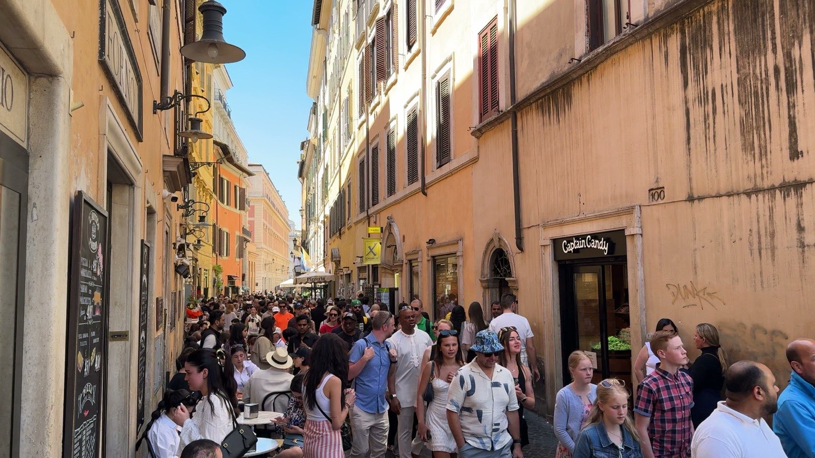 Is Italy safe &mdash; a busy crowded street in central Rome